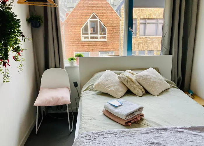 Canal House - Homestay